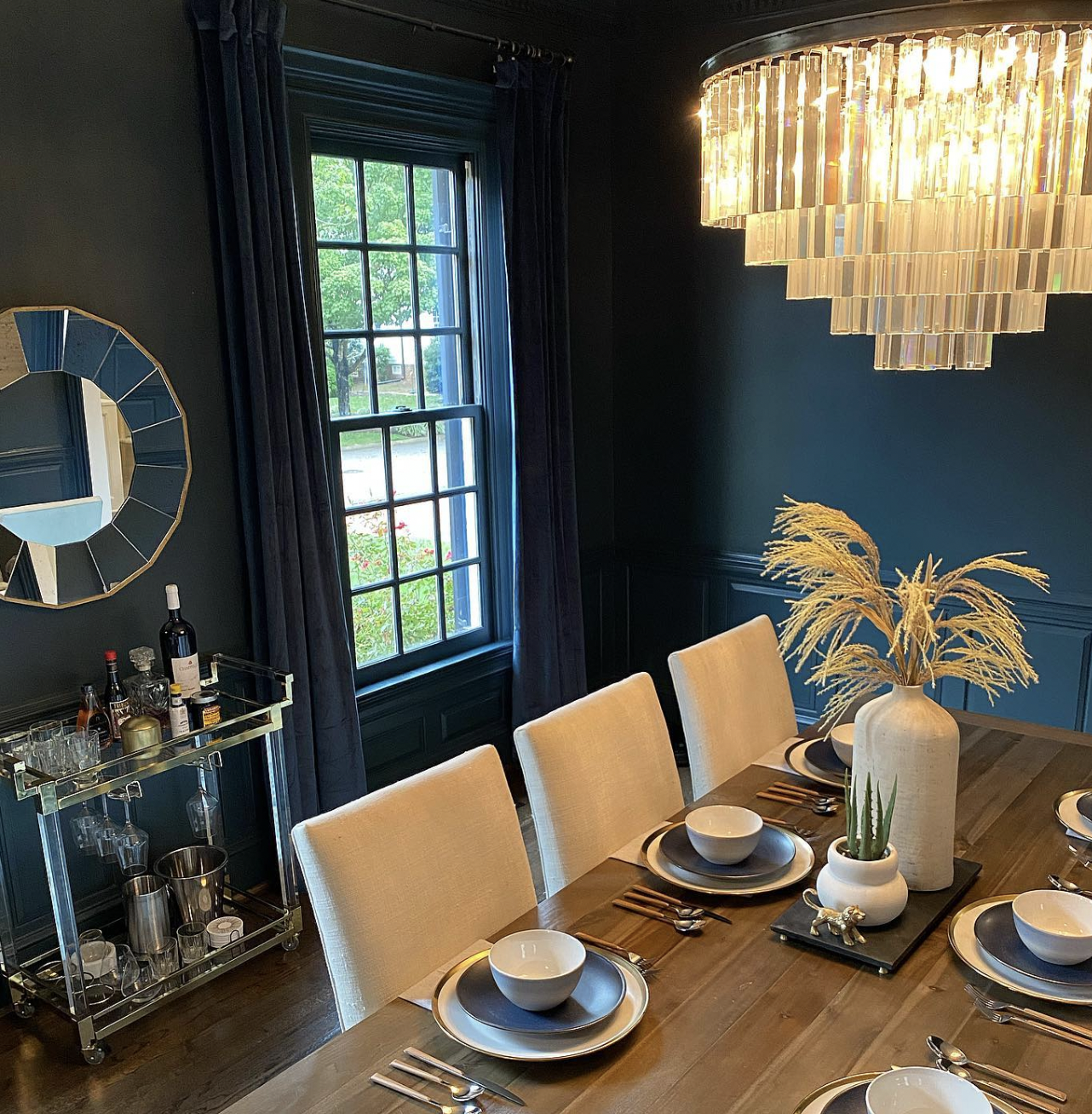 How To Create an Insta-Worthy Upscale Dining Experience - Home & Texture
