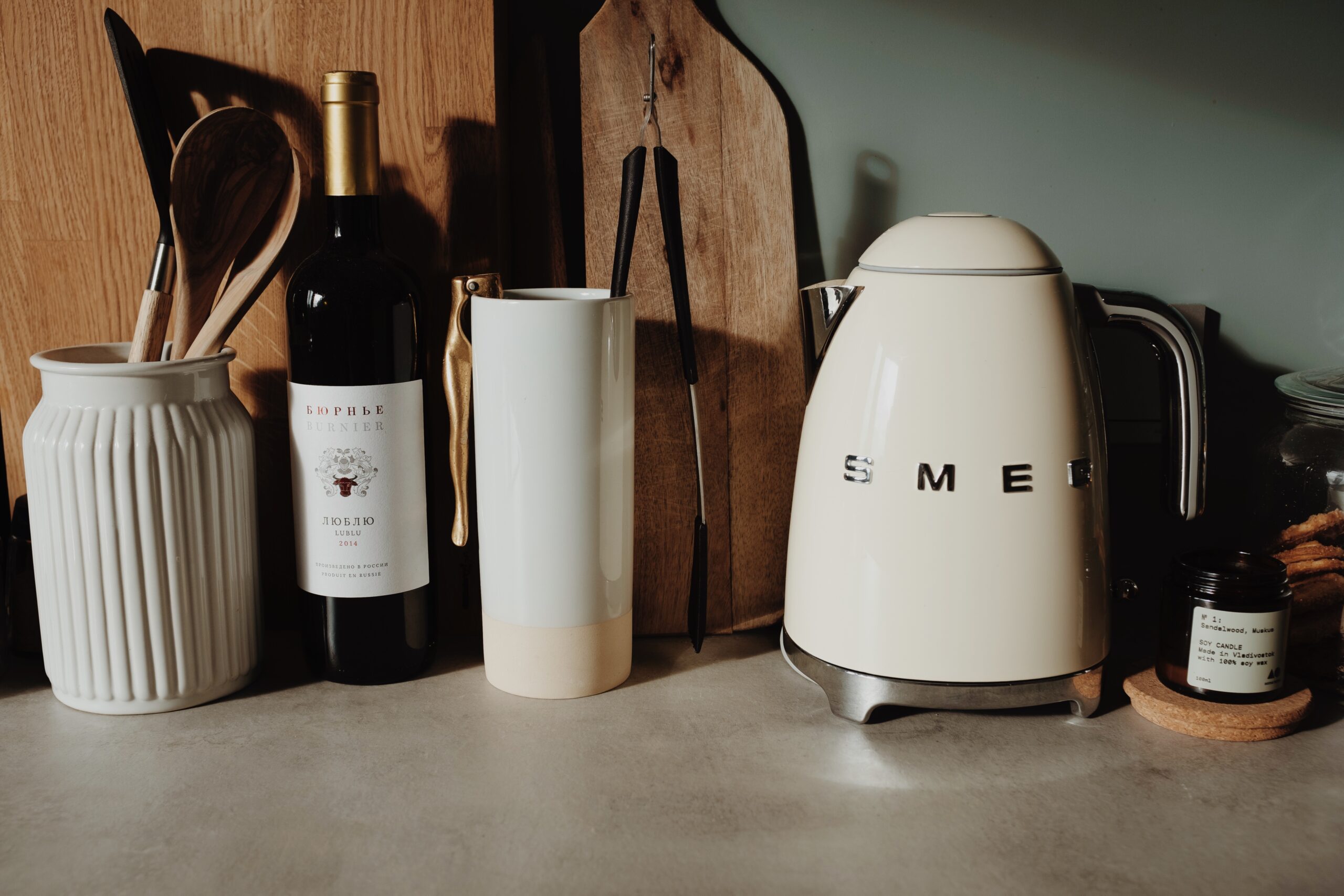 Smeg kettle in kitchen