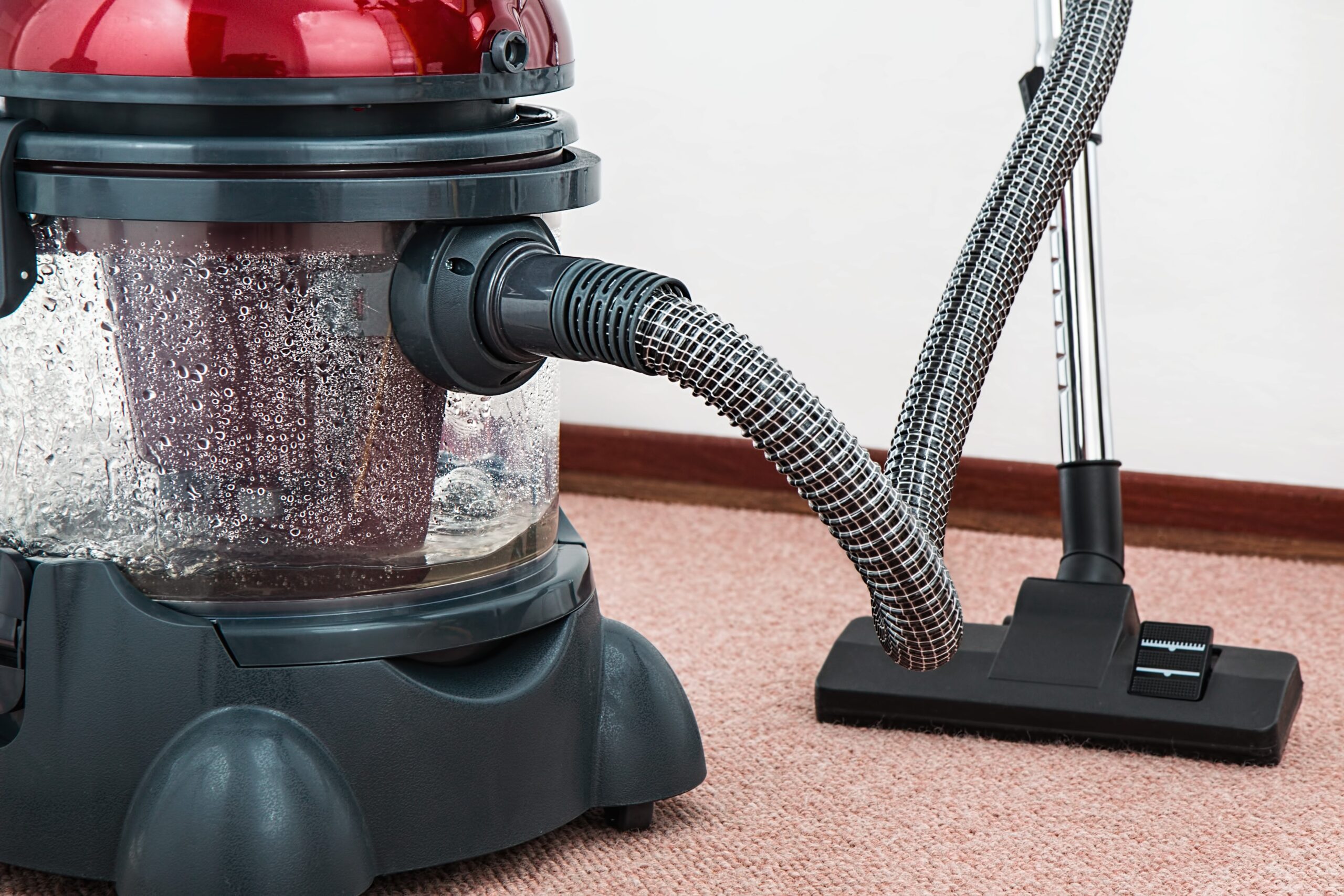 A wet and dry vacuum cleaner