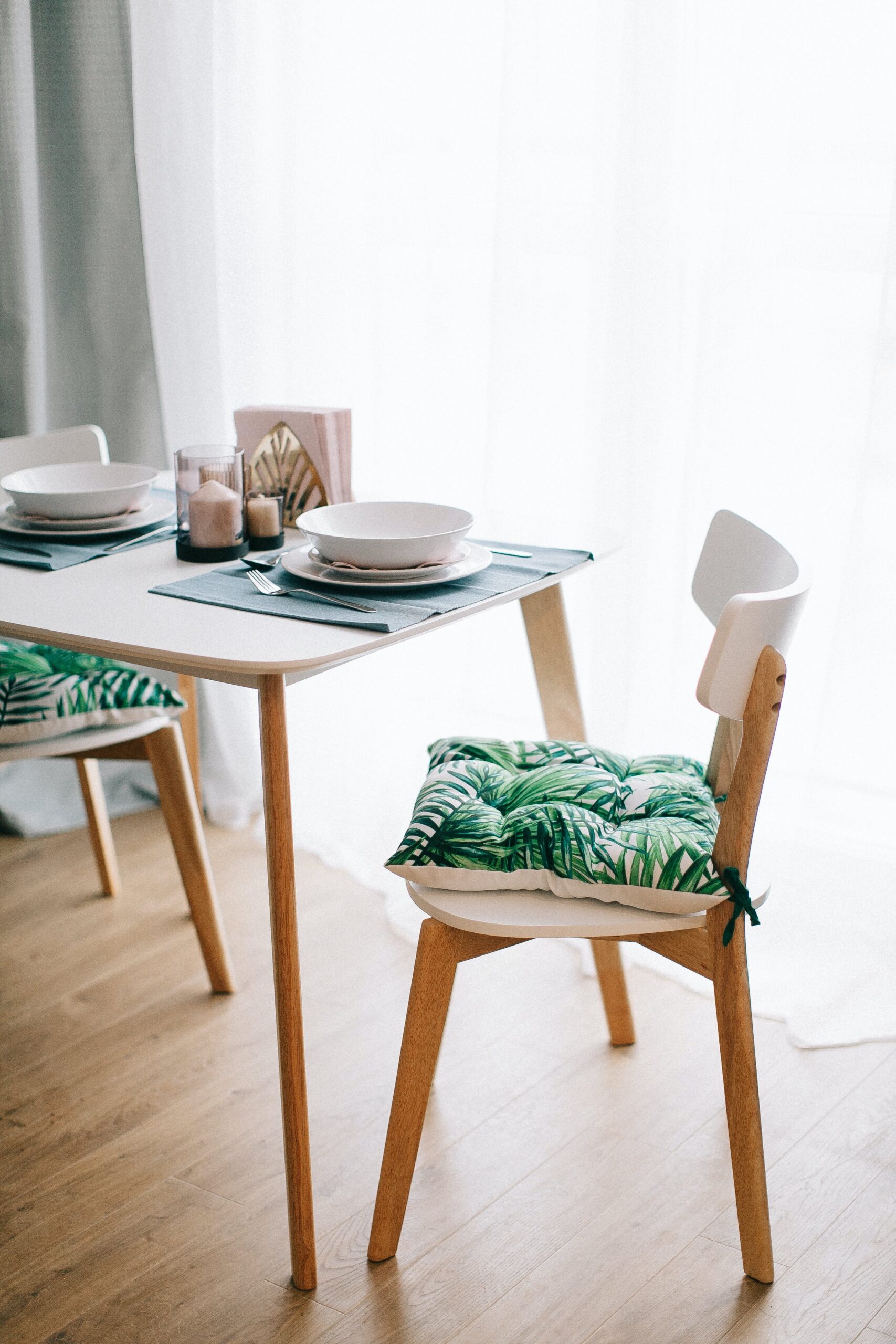 Cute minimal dining furniture