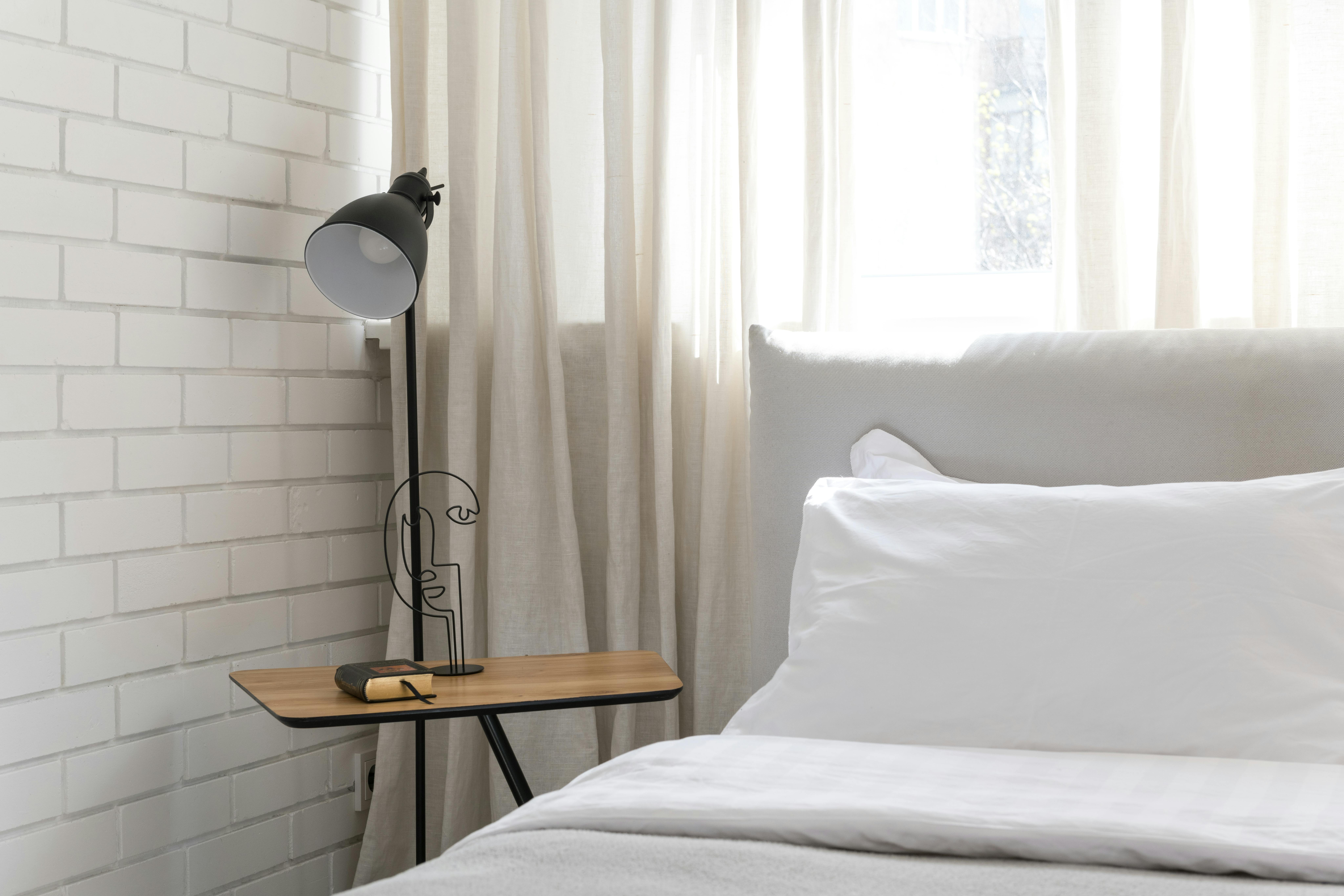 minimalist bed-making