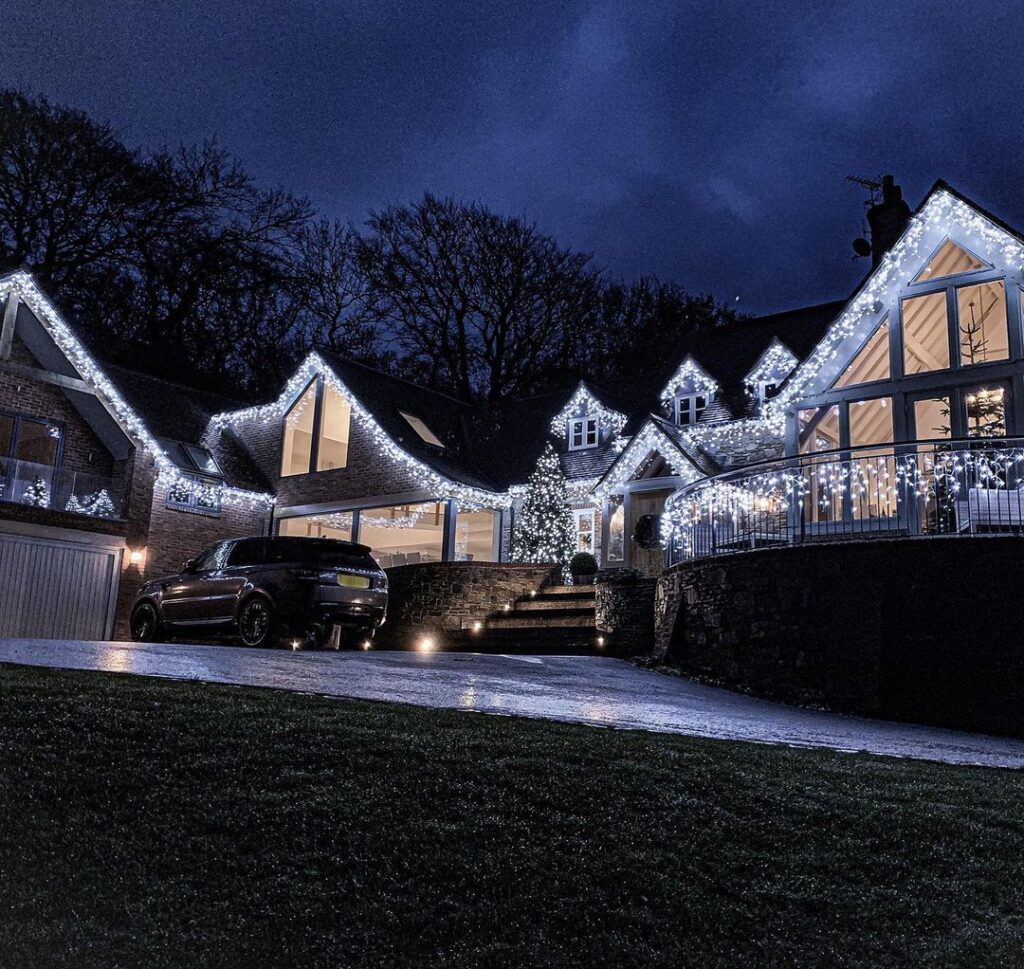 8 Magical Holiday Lights Ideas for Your Home This Year - Home & Texture