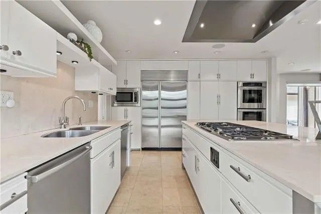 Take a look at the inside of Patrick Mahomes House in Missouri. Pictured: The kitchen of one of Patrick Mahomes Missouri properties.