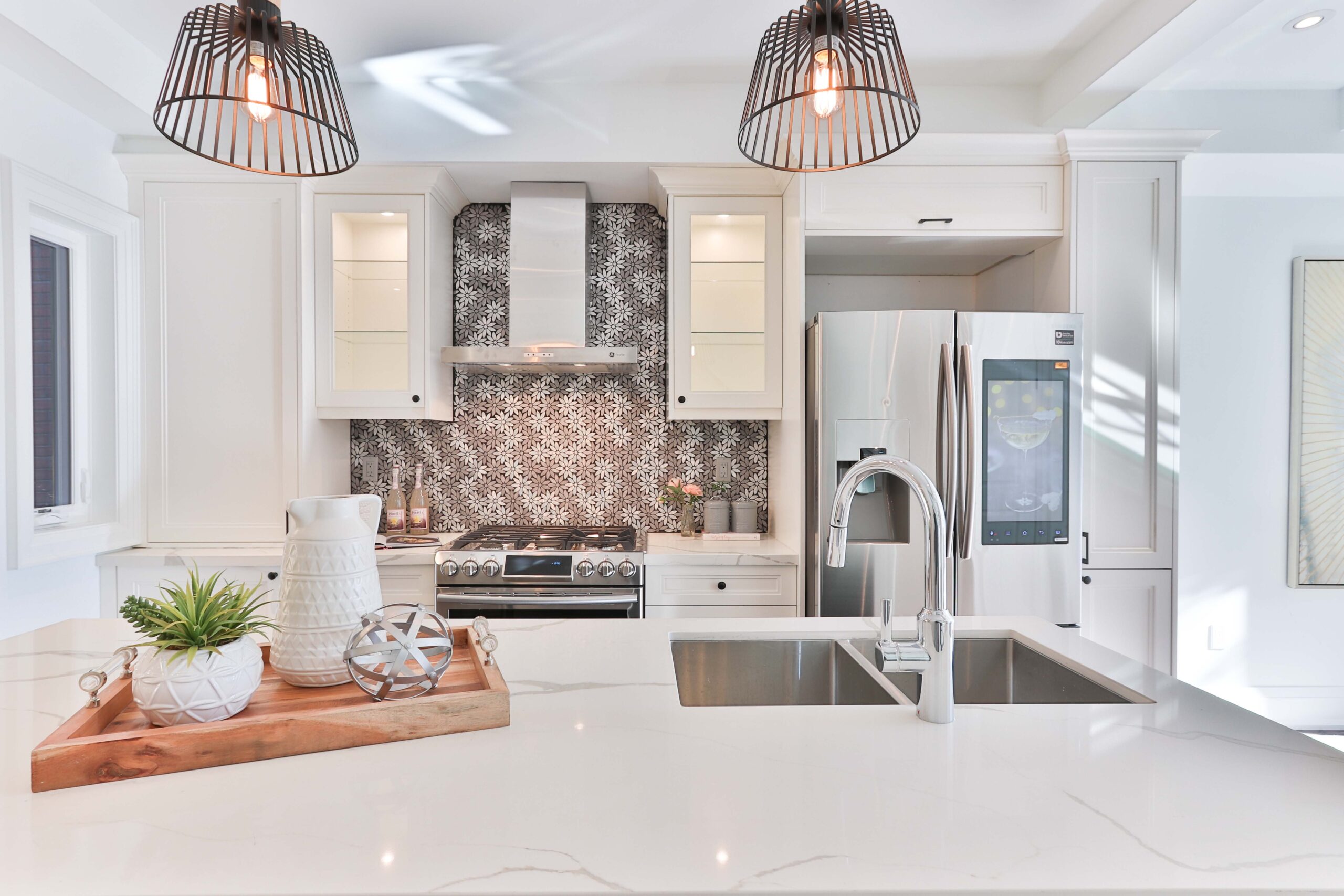 Quartz countertops will continue to be a kitchen design trend in 2024. These countertops are versatile in style, easy to clean and durable. Pictured: Quartz countertops in a kitchen.