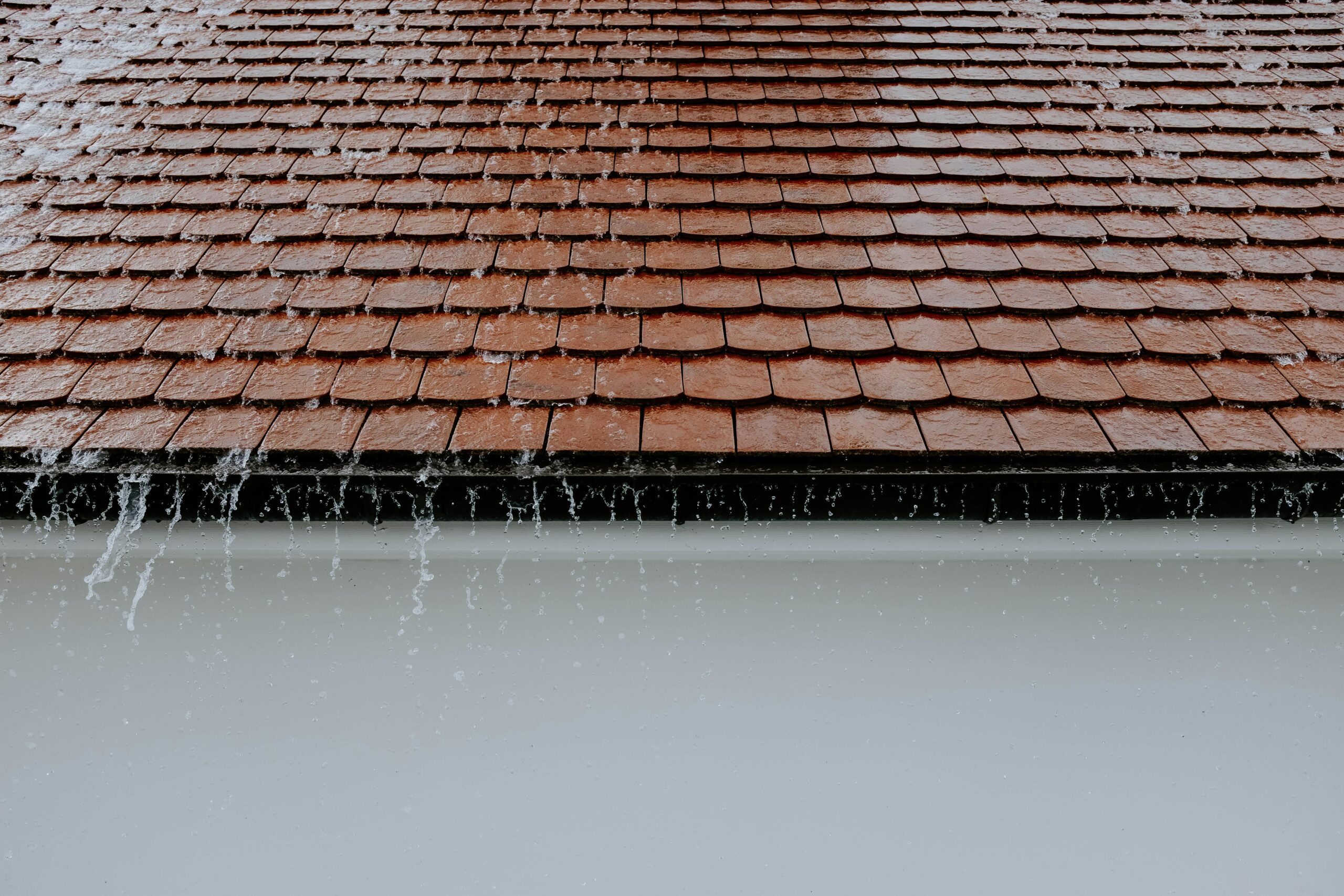 Water splashing on top of a roof