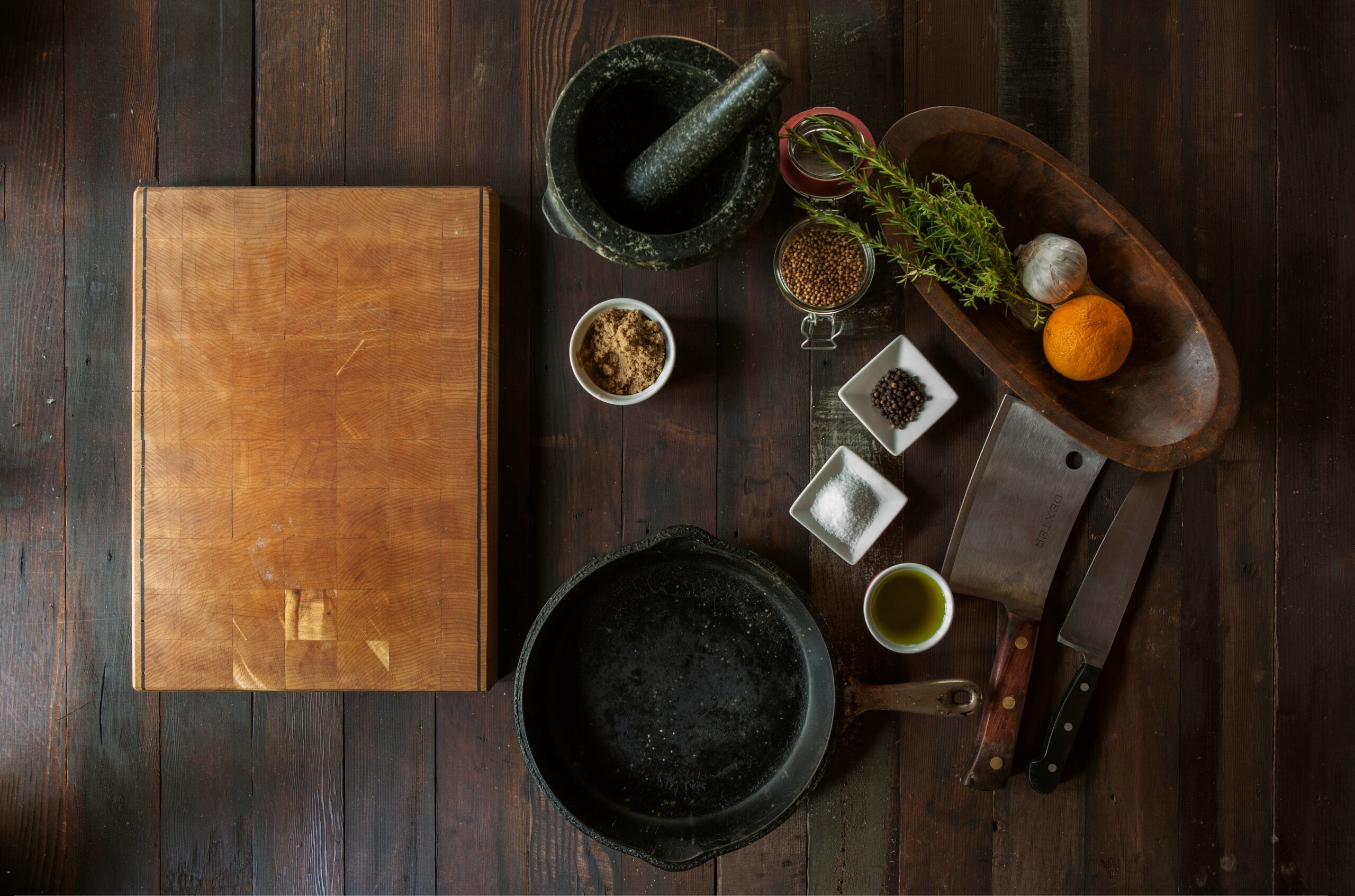 When using a cutting board, it's crucial to find one with the best materials. Here are the best types of wood cutting boards. Pictured: A cutting board with food