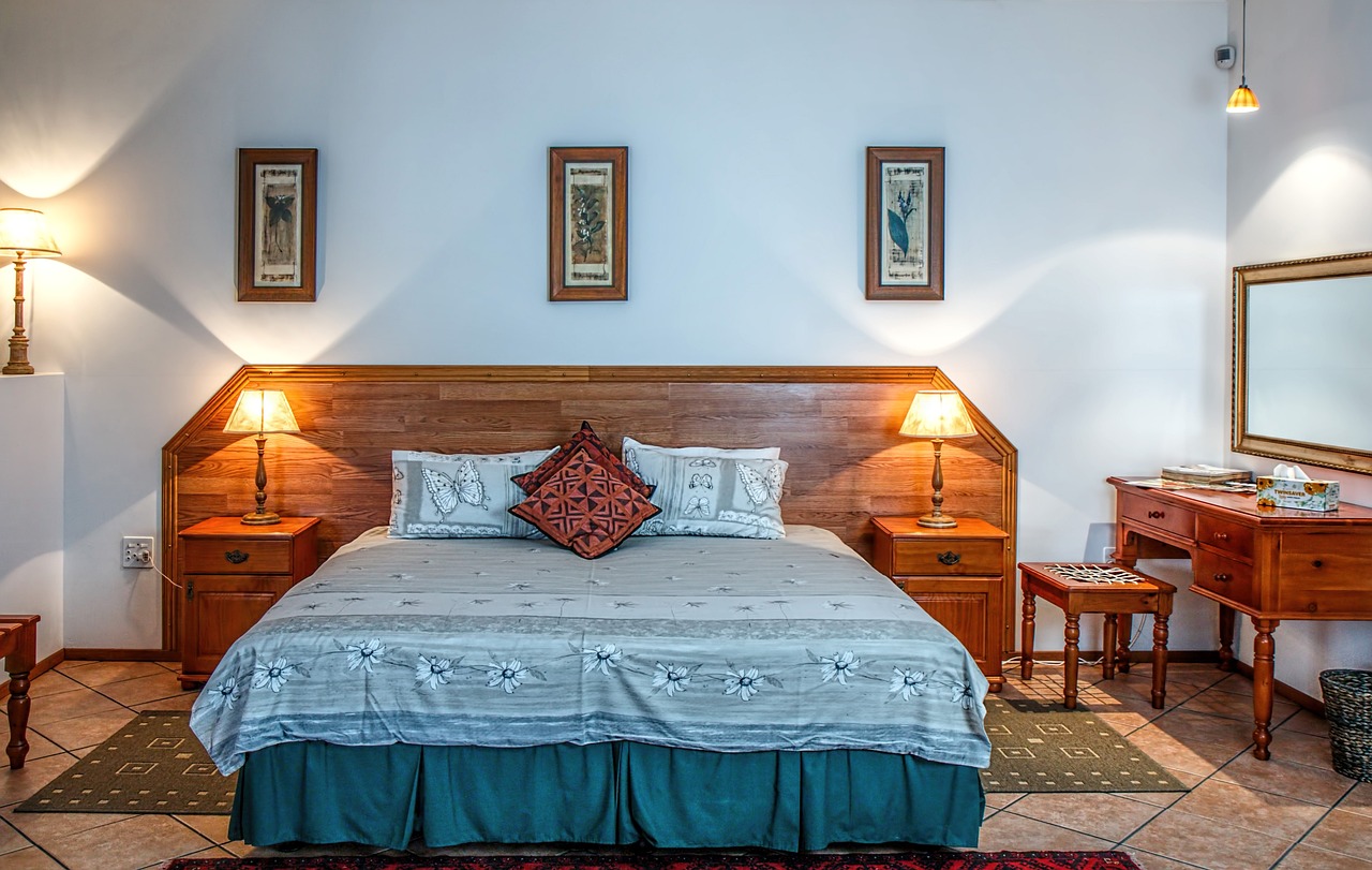 Bedroom with blue blankets and a lamp on each nightstand