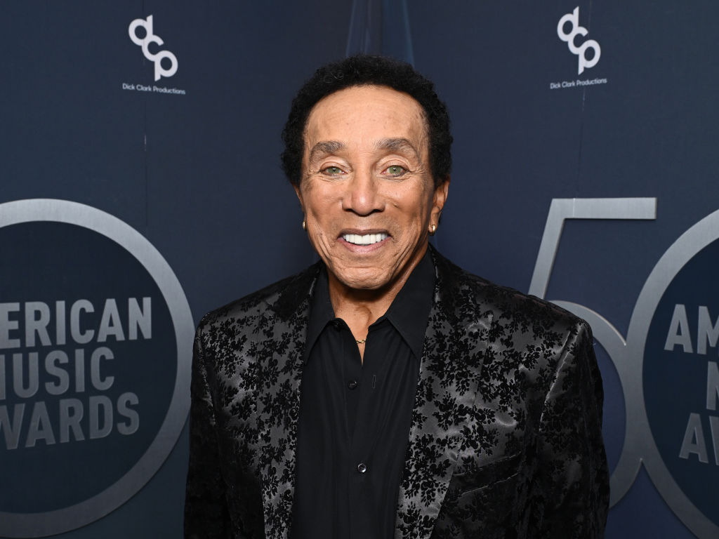 Where Does Smokey Robinson Live