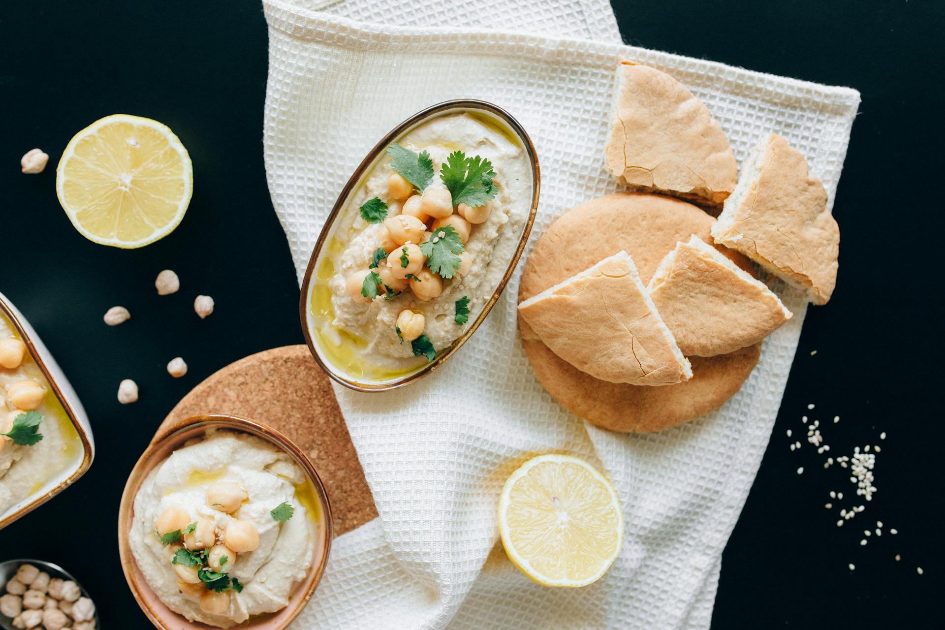 Mashed garbanzo beans with pita bread