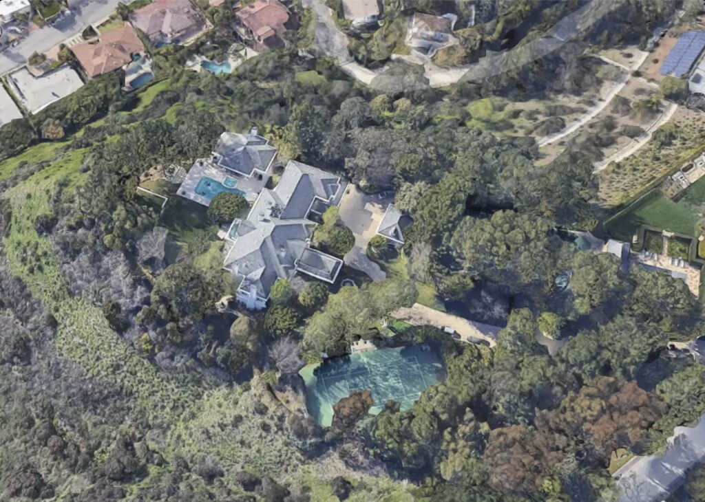 Samuel L. Jackson reportedly still lives in a Beverly Hills mansion.