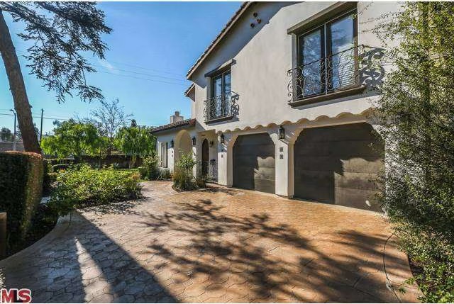 This is what Iguodala’s upscale home looks like. 