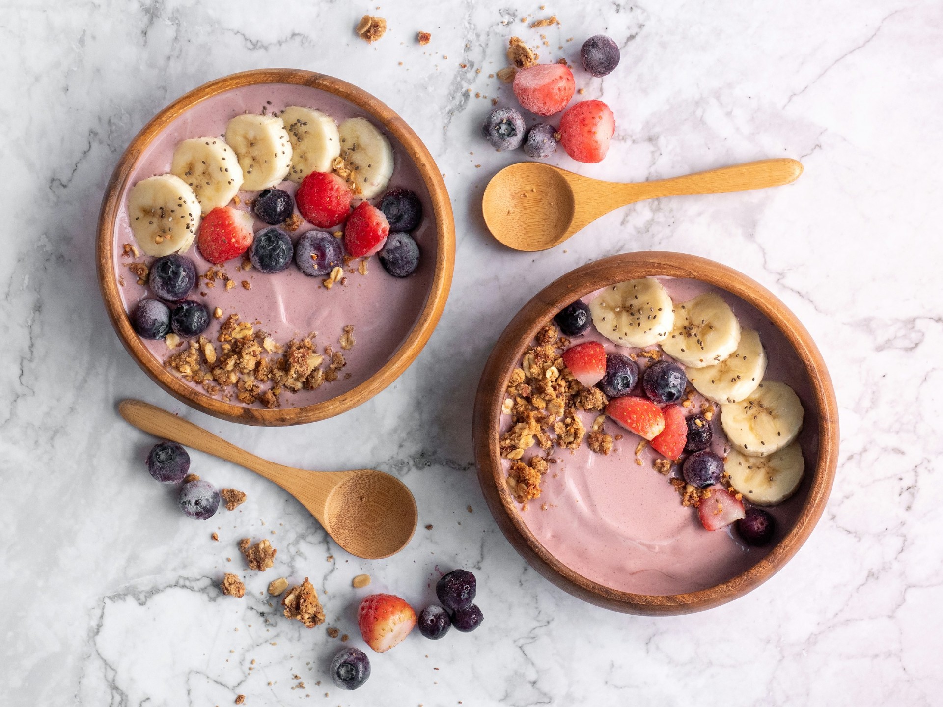 Yogurt with bananas, blueberries and strawberries