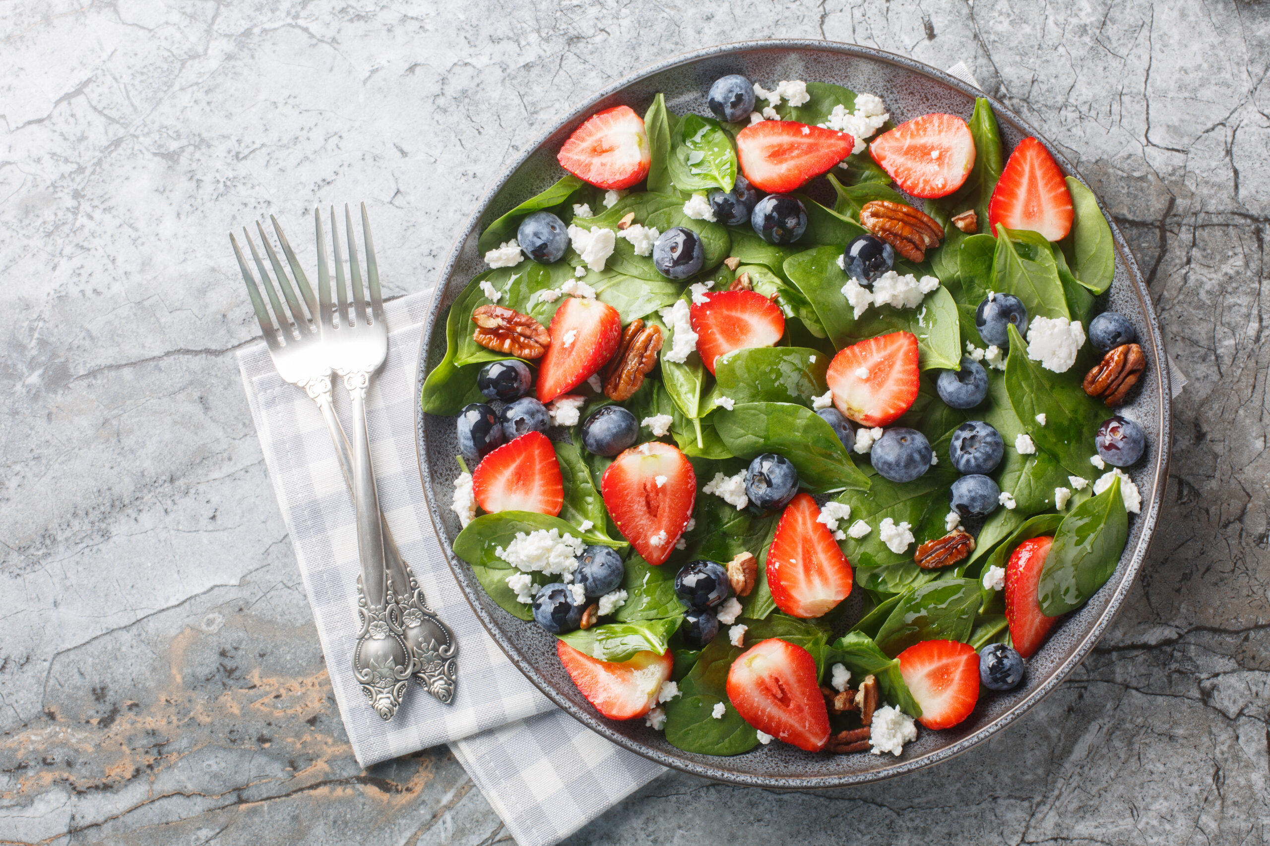berry spinach salad