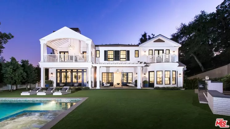 where does Draymond Green live? Check out this lavish California home.